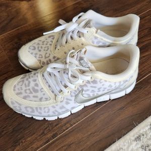 White Leopard Nike Free sz9